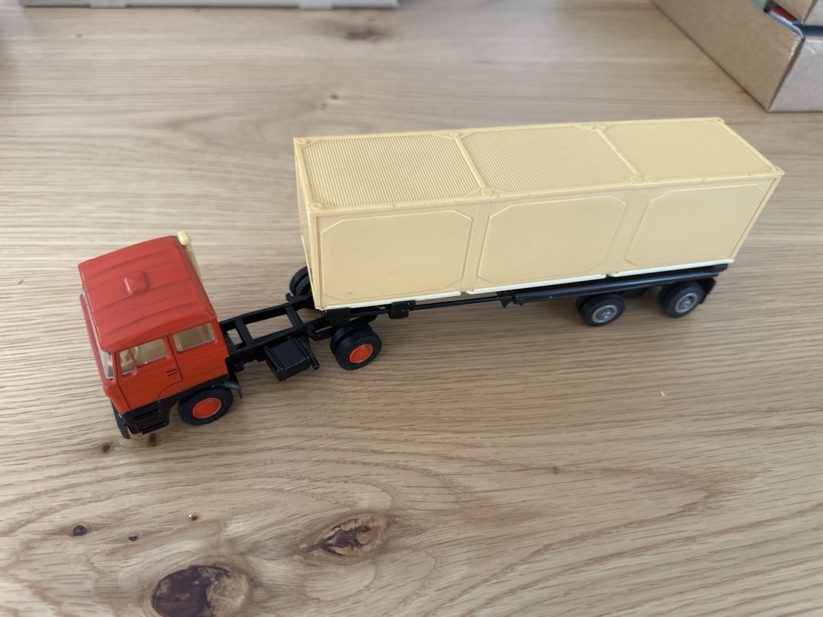 Kit di modellismo & Modellini statici: LION CAR 1:50 Lastwagen mit Container ab 19.- – Usato da Sennwald venduto da HARO-Import