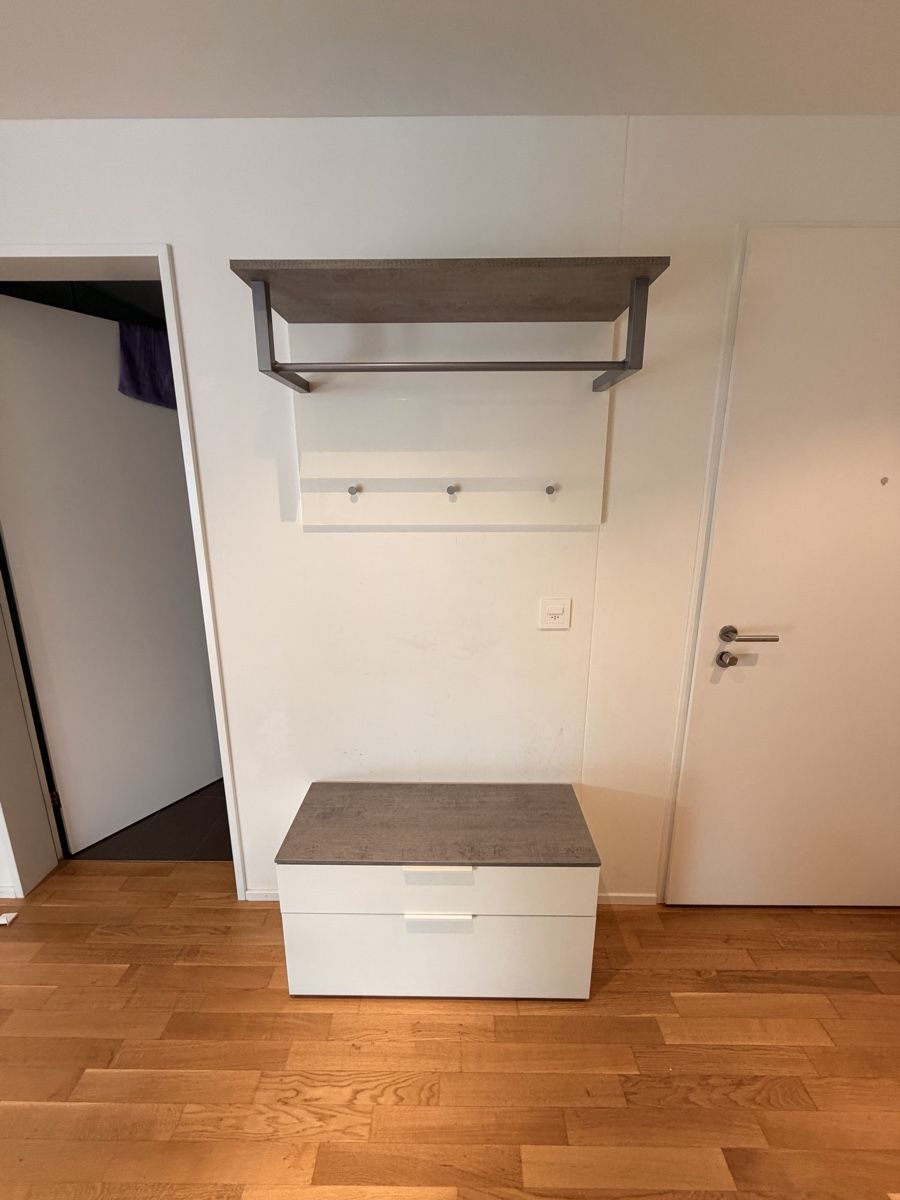 Pfister Guardaroba: Garderobe mit Wandregal und Sitzbank – Usato da Wettswil venduto da d5patrit