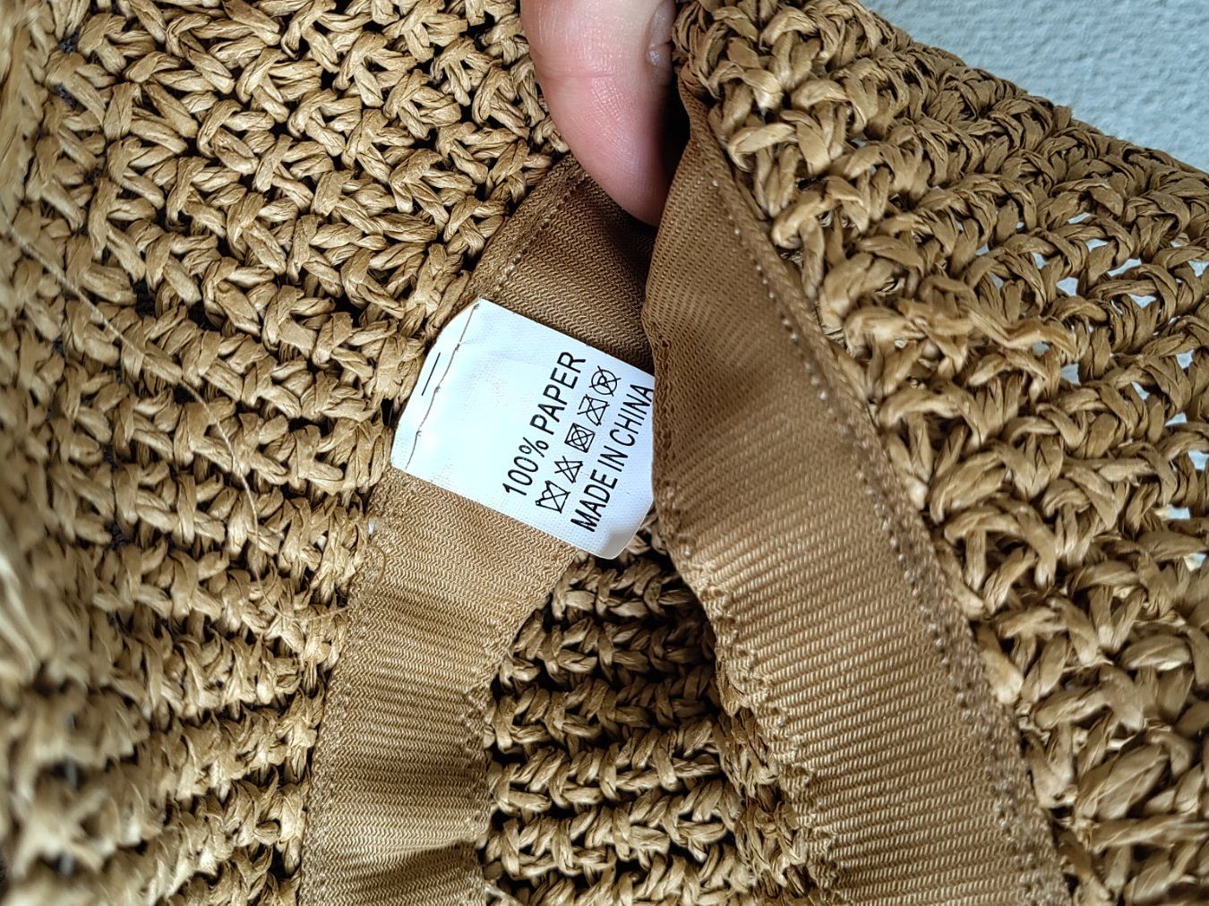 Copricapi, berretti & cappellini: Sonnenhut aus 100% Papier – Usato da Stäfa venduto da mic_b7td 1