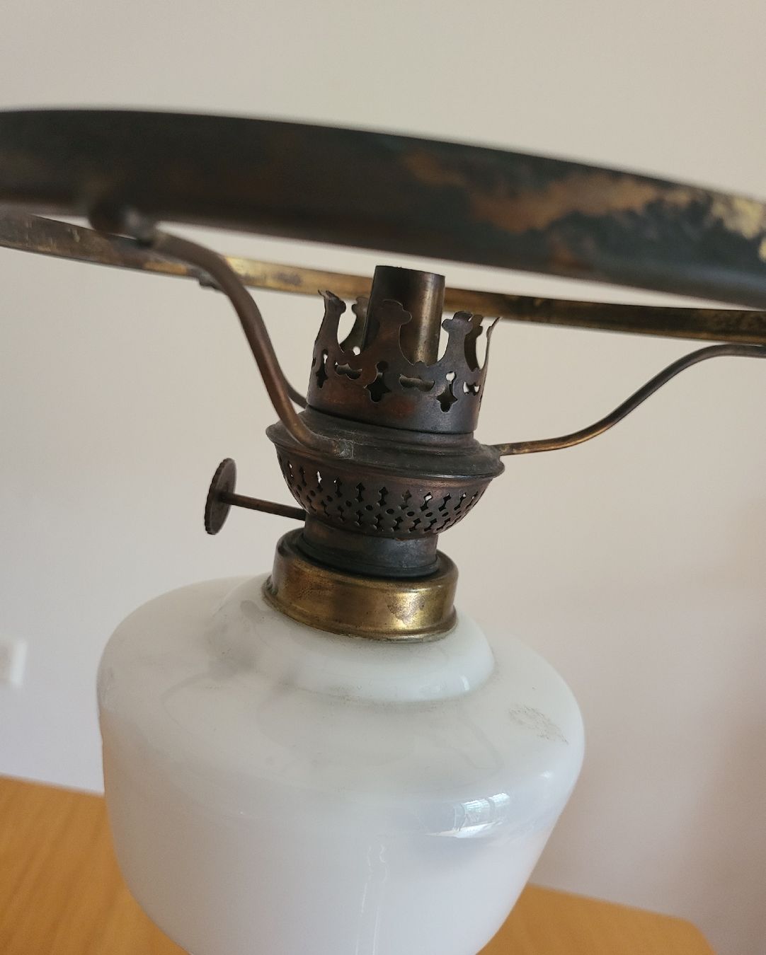 Lampade: Petroleum Lampe weiss Glas – Nuovo (secondo la descrizione) da Binningen venduto da Hofka64 4
