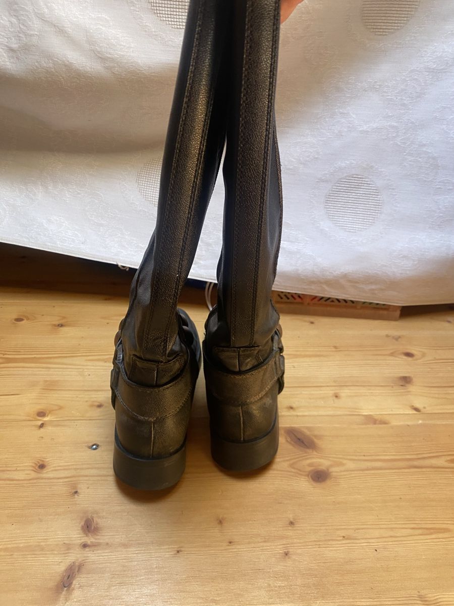 Scarpe da donna: Schwarze biker boots mit silbernen Details – Usato da Rehetobel venduto da Norea69 2