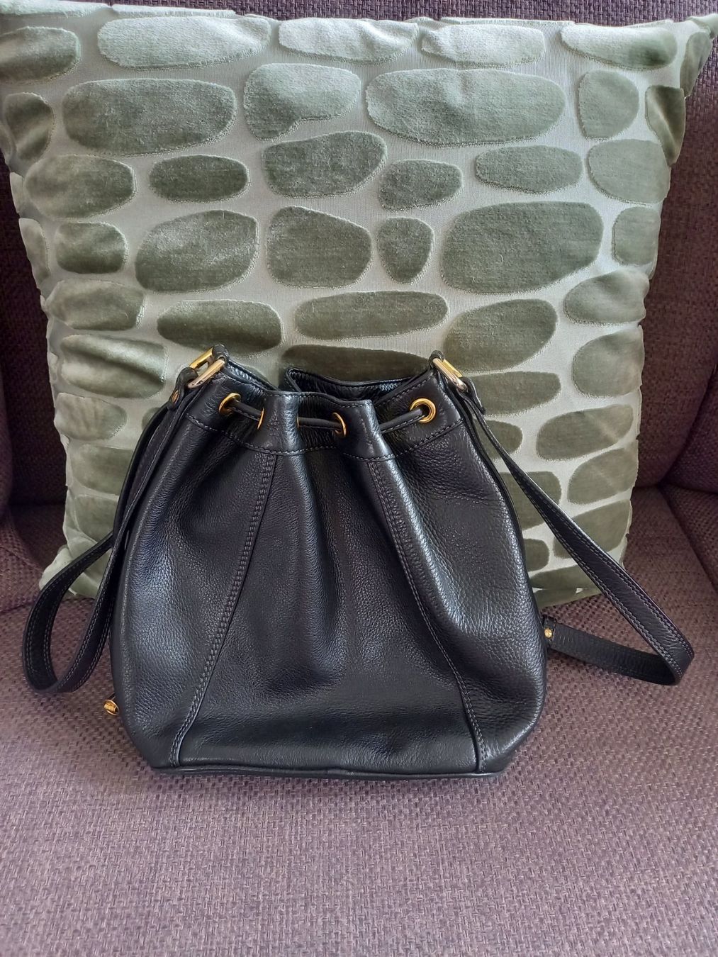 Borse da donna: Wunderschöne courreges paris Leder-Beutelumhängetasche – Usato da Seewis-Schmitten venduto da Ahaexli 1