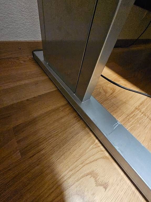 Bureaux: Tisch hellgrau Metallgestell Breite 120cm H.71cm – D'occasion à Zollikofen par Lexxy 3