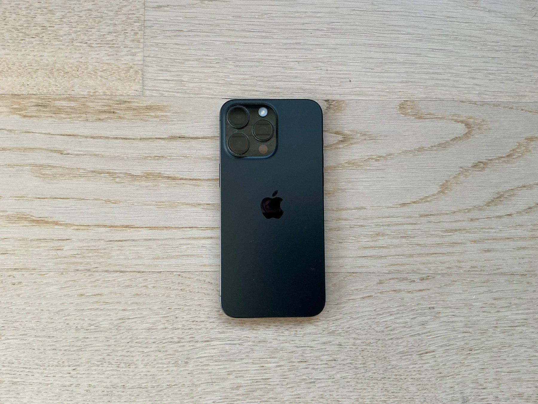 Apple Telefoni cellulari / Smartphones: Neuwertiges IPhone 15 Pro Max Black 256 GB – Usato da Dübendorf venduto da del_wbn5 3