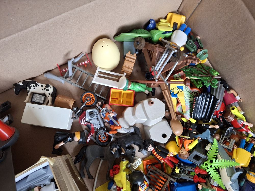 Playmobil Jouets: Kiste mit sehr viel Playmobil – D'occasion à Aadorf par Greg19 5