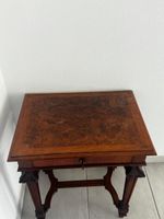 Antiker Nussbaumtisch, Beistelltisch, 78cm hoch, 60x50cm