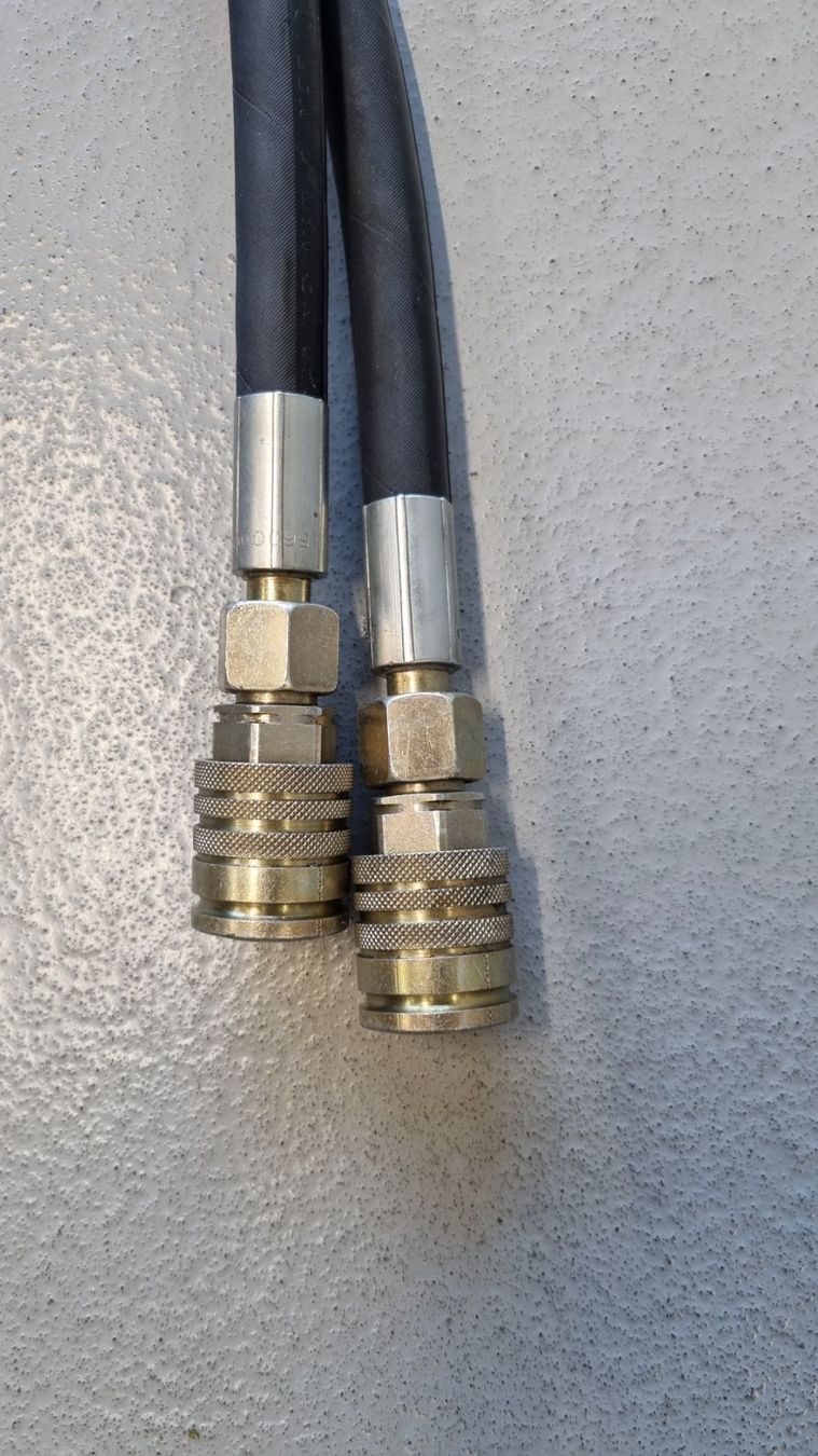 Tubi & Tubi flessibili: Hydraulikschlauch mit Schnellkupplungen – Usato da Lyss venduto da Kuse999 1