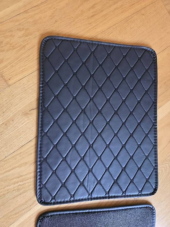 Tappeti & Tappetini: Tapis de voiture imperméable  – Usato da Moudon venduto da dek_m2kj 1