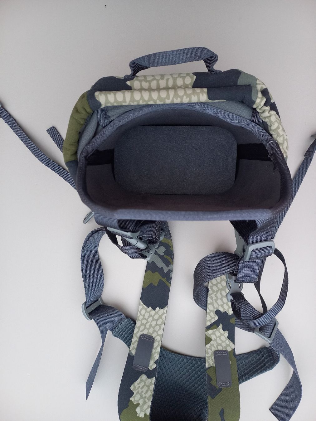 Binocoli: Kuiu Bino Harness / Feldstecher-Brusttasche – Usato da Kilchberg ZH venduto da Fast-Forward 1