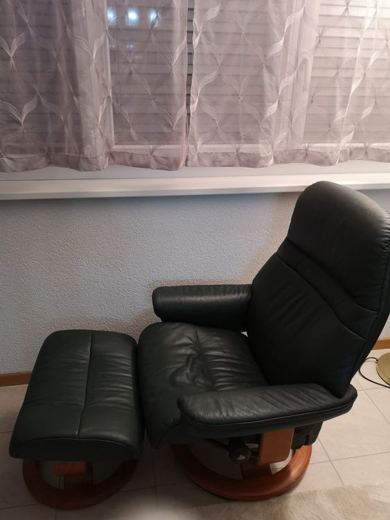 Fauteuil Stressless Wing En Cuir Noir Avec Pouf - Réglage Manuel