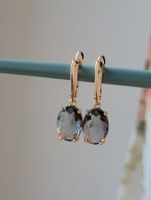Boucles d’oreilles pendantes – Plaque Or et Pierre gris/blue