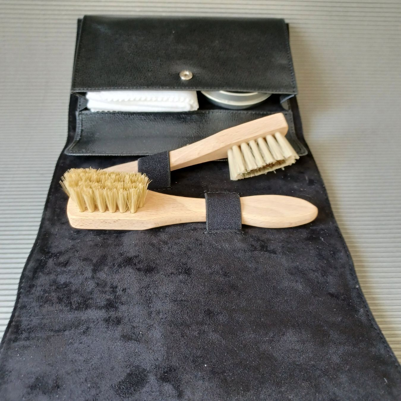 Prodotti di pulizia: SCHUHPUTZSET. Leder. – Nuovo e nell'imballaggio originale da Zürich venduto da Bellabo