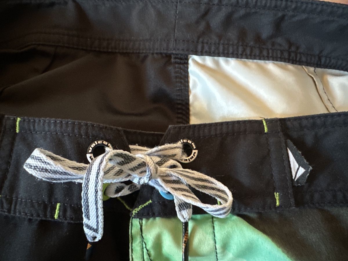 Volcom Costumi da bagno: Volcom Badehose einfache Bundweite 41cm – Usato da St. Gallen venduto da mai_gd7k 2