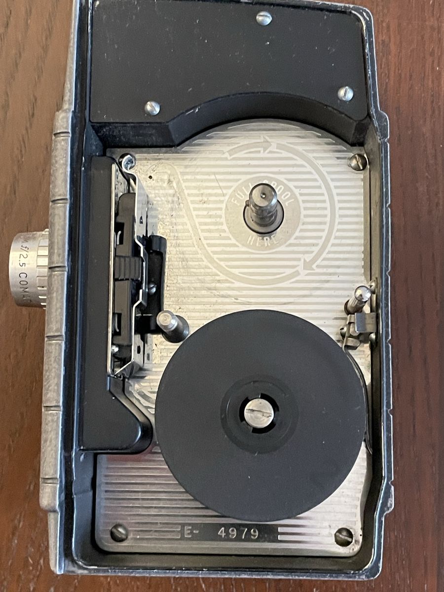 Fotocamera: Bell&Howell two twenty  – Usato da Oftringen venduto da Jradioman 5