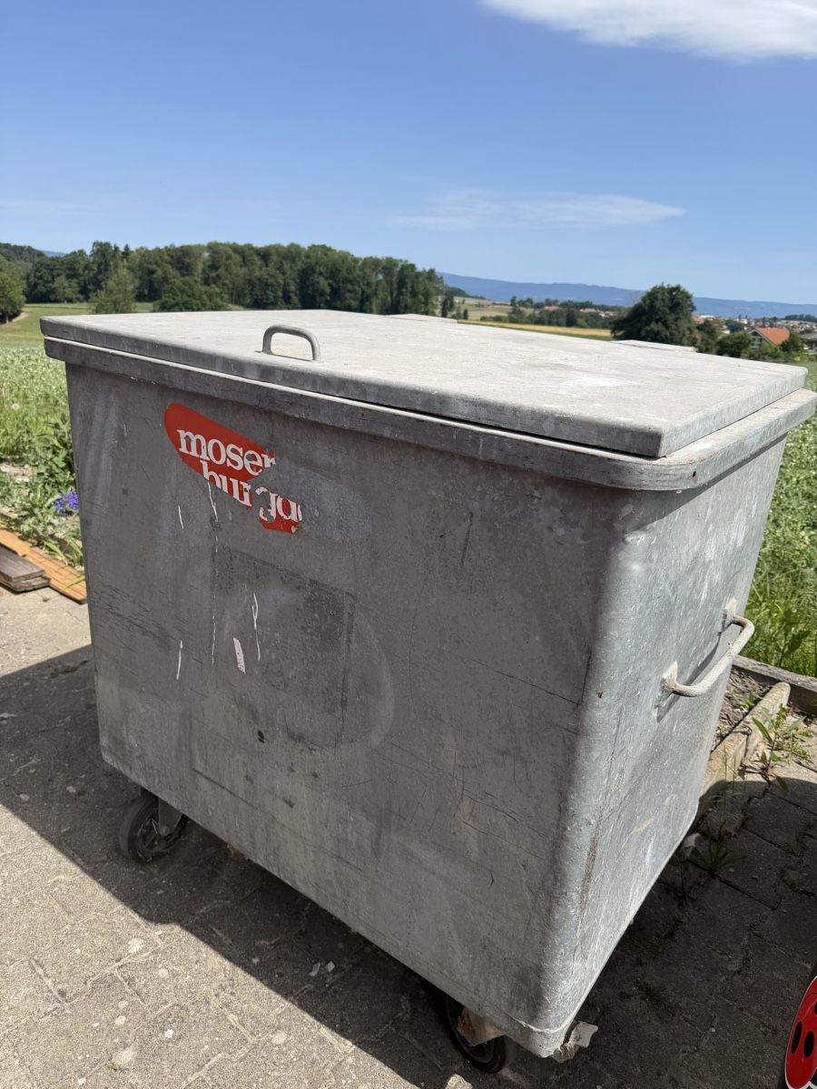 Autres articles bureau & commerces: Müllcontainer 800L – D'occasion à Guschelmuth par oxtar