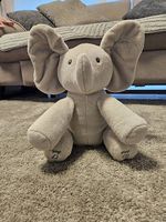 Peluche éléphant interactif