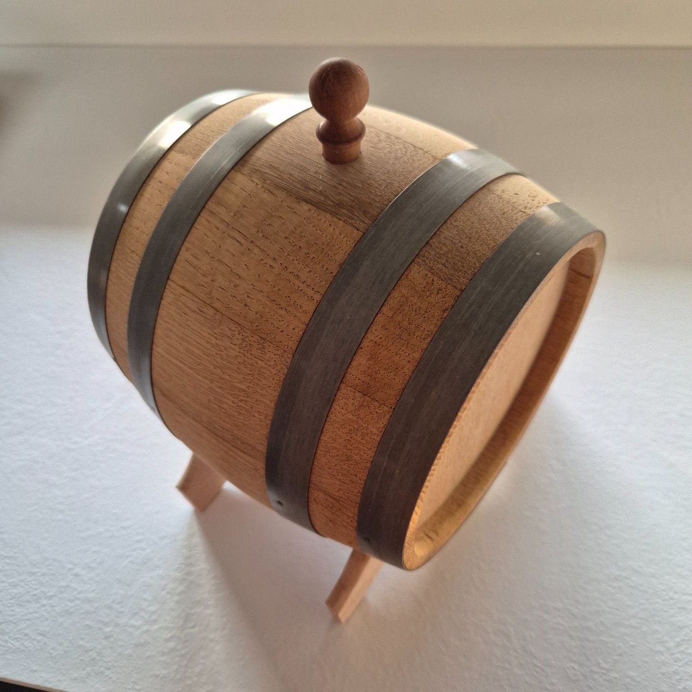 Sonstiges: 2l Holzfass Eiche mit Zapfhahn und Ständer gebraucht – Gebraucht aus Maur von Badtrick 2