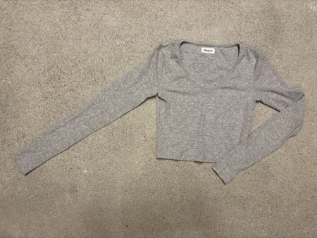 Langarmshirt grau V-Ausschnitt guter Zustand