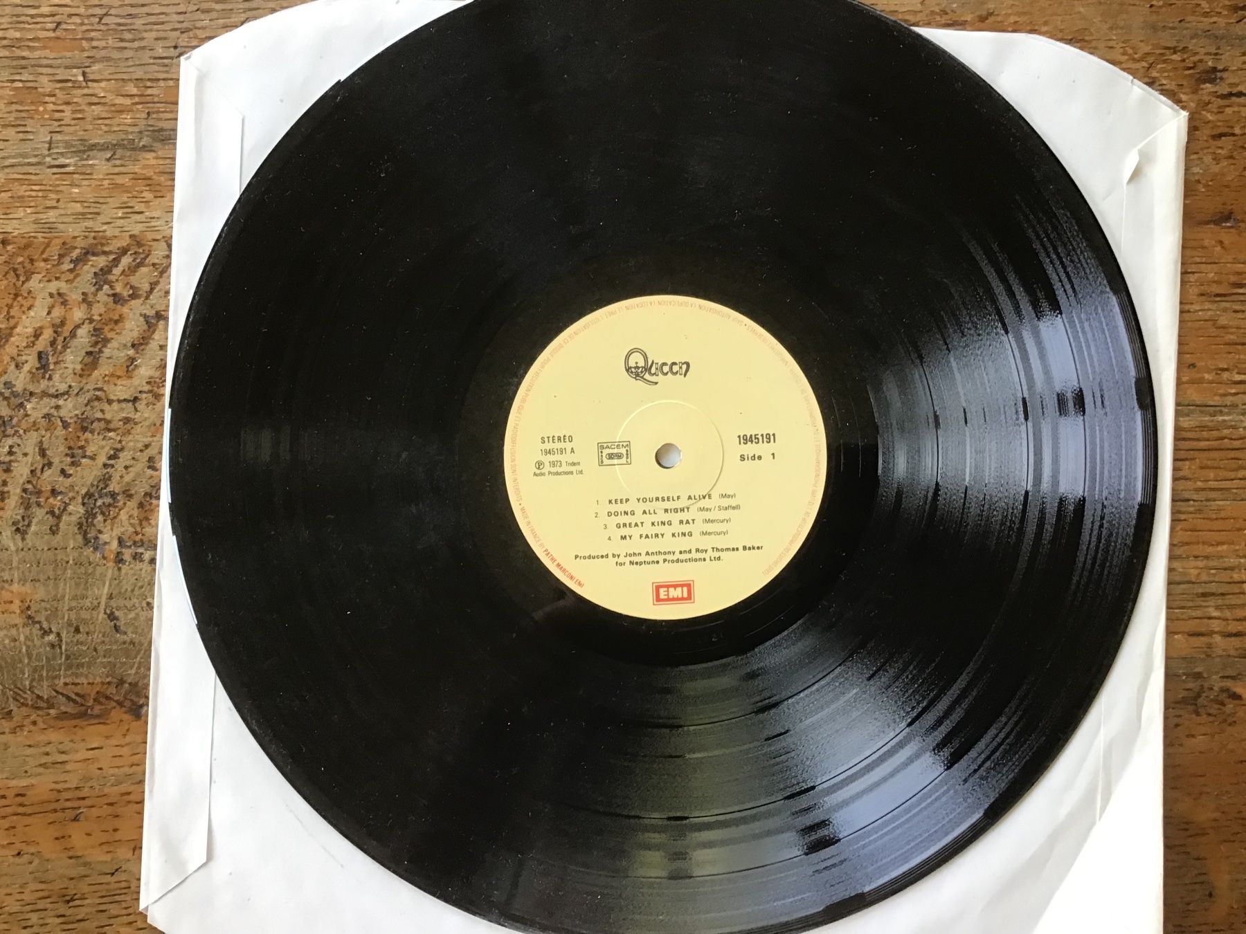 Dischi in vinile: Premier album studio du groupe Queen – Usato da Fully venduto da Ruby97 2