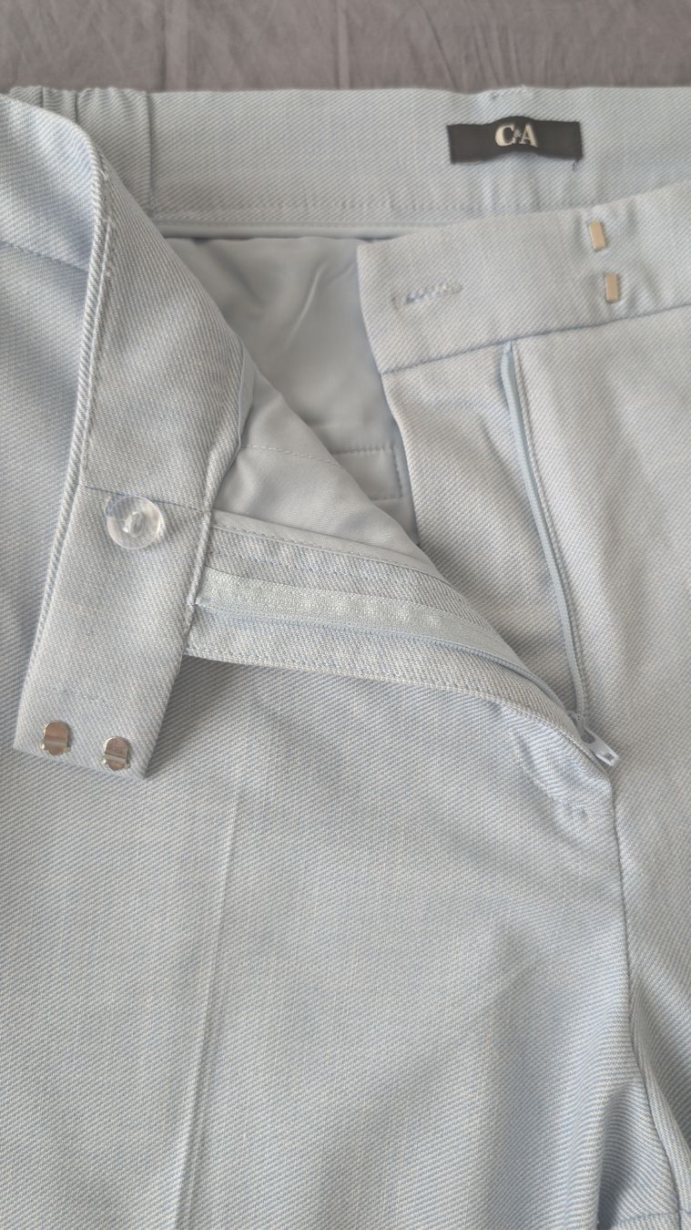C&A Pantaloni: C&A Elegante Stoffhose Hellblau, Gr. 44 – Usato da Wädenswil venduto da coconut1289 2