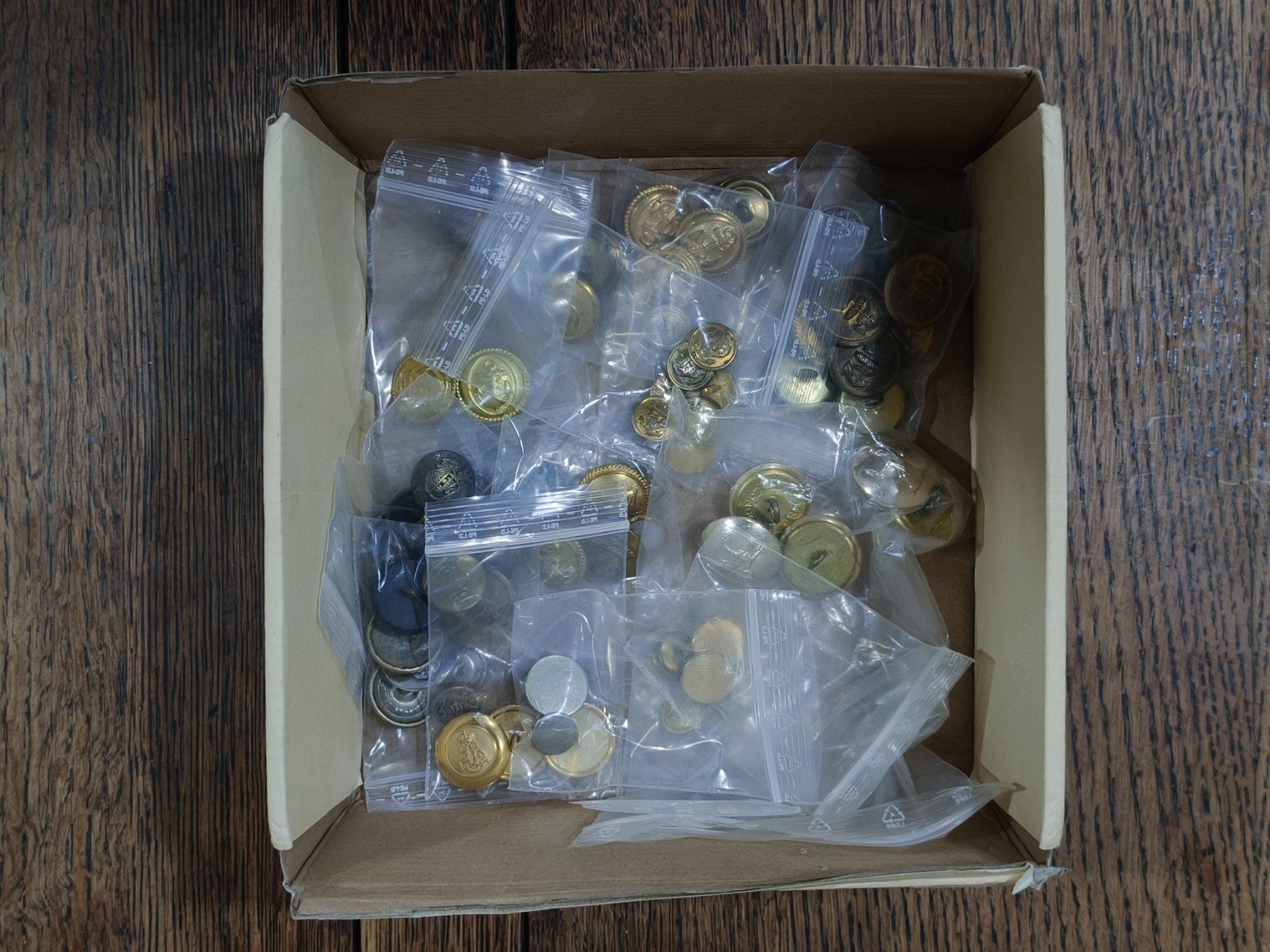 Boutons: Ab 1Fr. 8. Lot Vintage Knöpfe – Défectueux à Altstätten SG par CuratedChapter 6