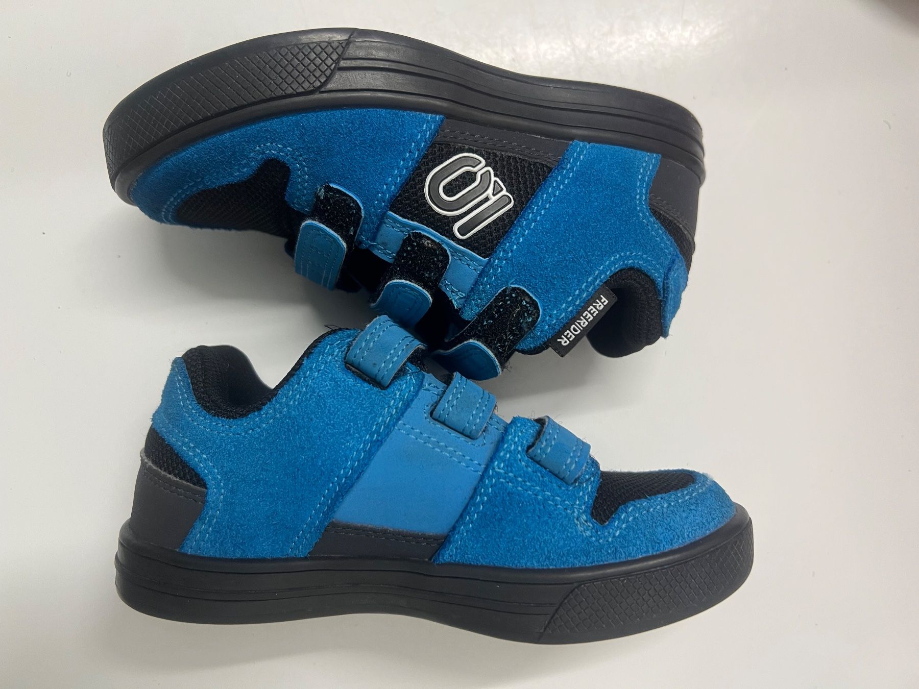 Adidas Scarpe per ragazzi: Basket 5/10 enfants – Usato da Mézières VD venduto da pourkwapa7