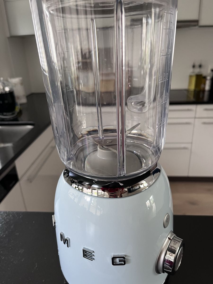 Smeg Elettrodomestici da cucina: Blender SMEG bleu peu utilisé  – Usato da La Chaux-de-Fonds venduto da eli_9dy8 1