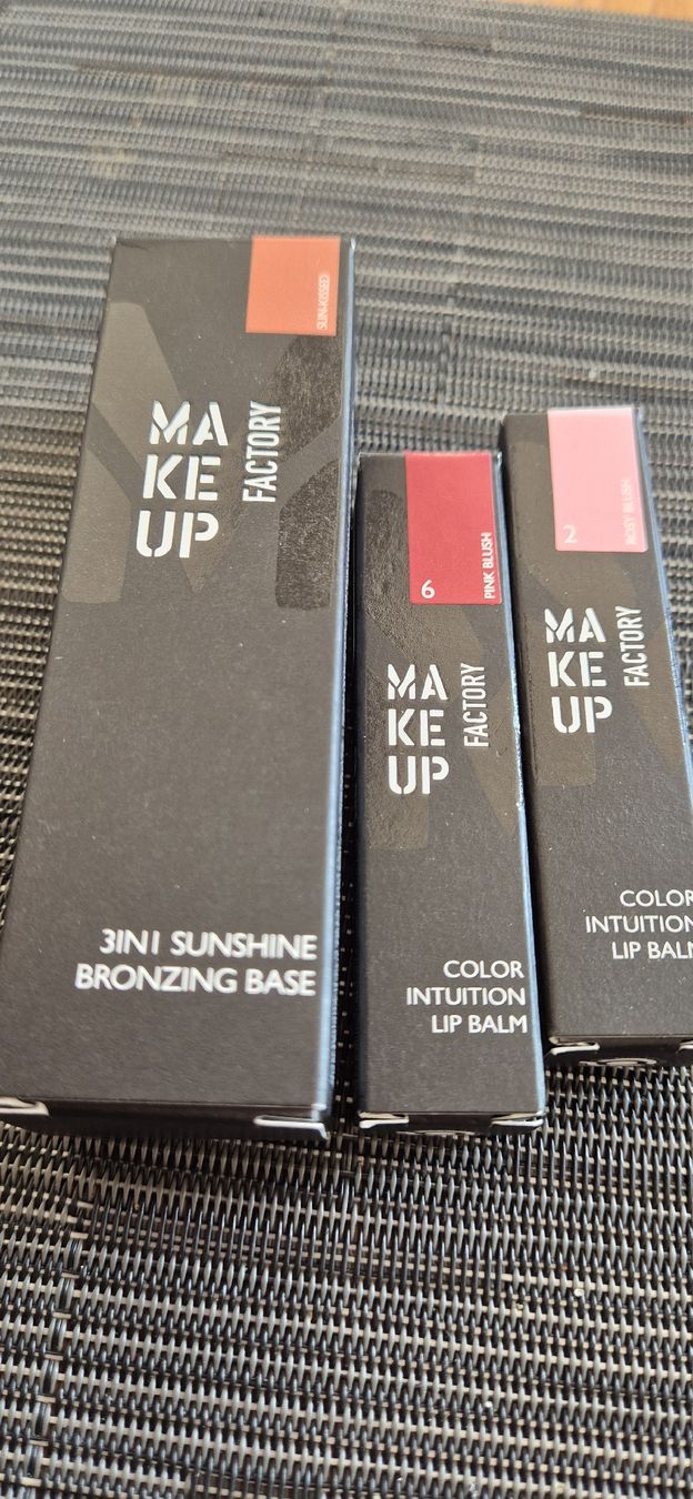 Maquillage: Lip Balm und 3in1 bronzing base – Neuf avec emballage d'origine à Waltenschwil par jane210