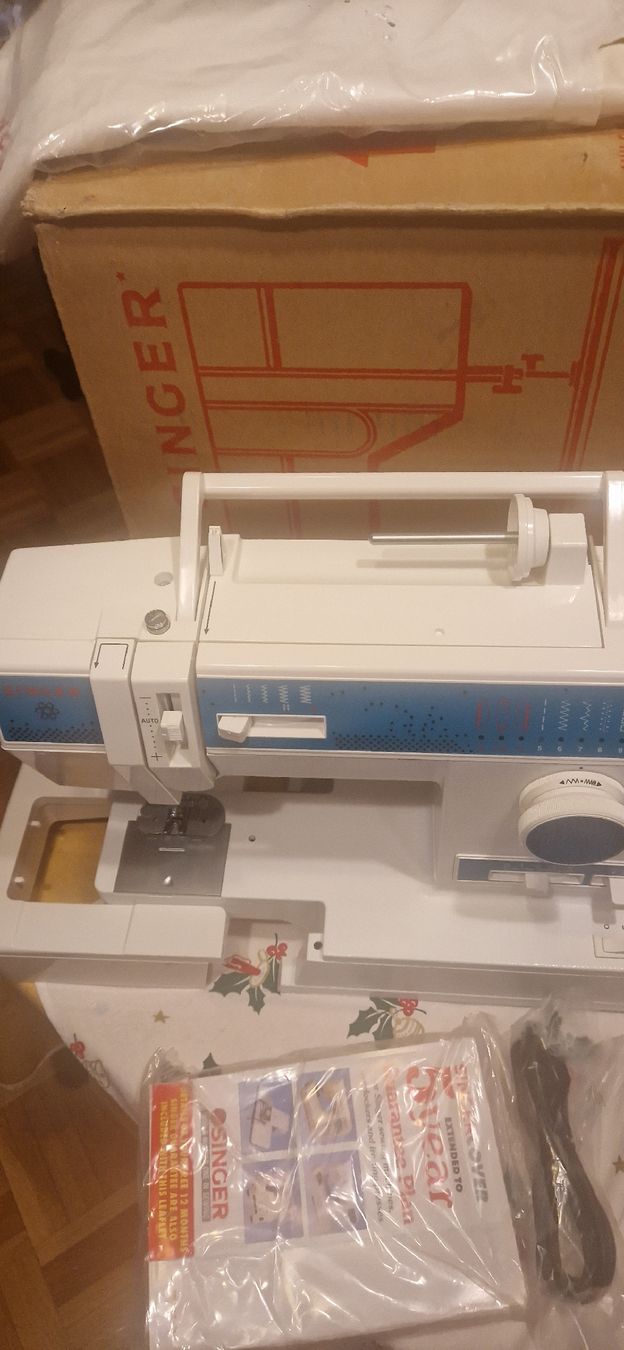 Singer Macchine da cucire: Nähmaschine Signer – Nuovo e nell'imballaggio originale da St. Gallen venduto da Cansado 2