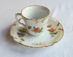Antike Kaffeetasse mit Unterteller, Blumendekor, Goldrand