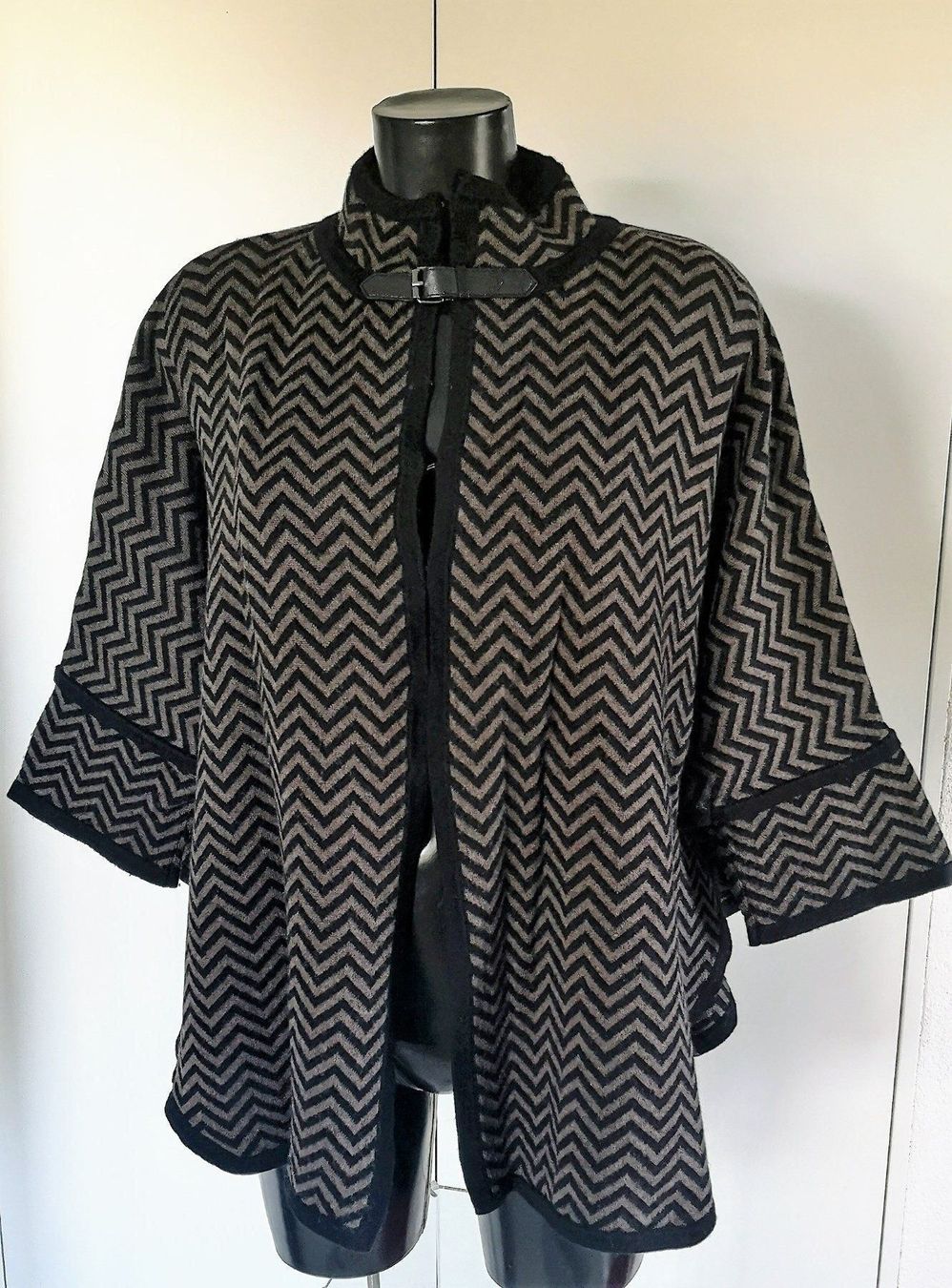 Altro in Moda donna: Exkl. Poncho Umhang Gr. 38/40 M – Nuovo (secondo la descrizione) da Widnau venduto da Schurlibua 1