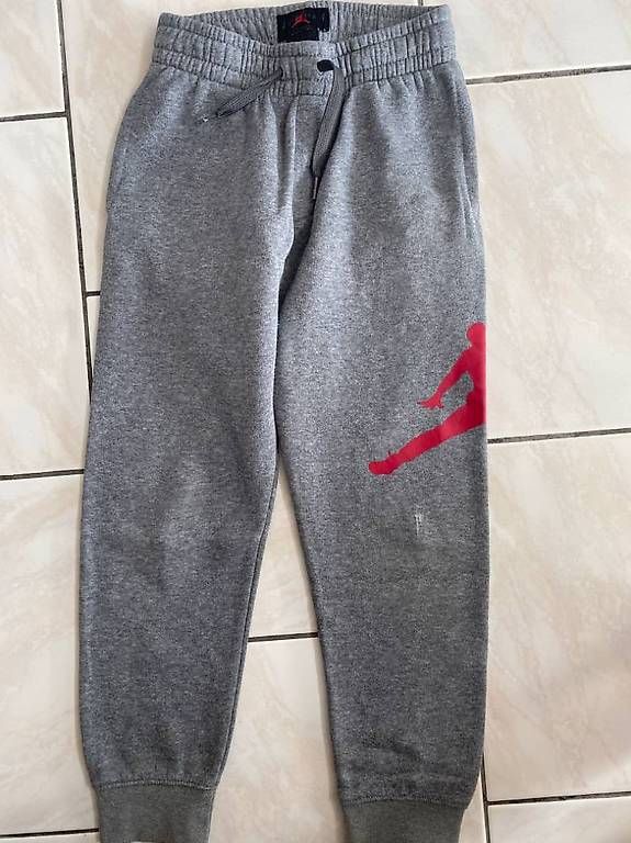 Hosen: Vend training divers marques enfant – Gebraucht aus Morrens VD von gia_sfs5 1