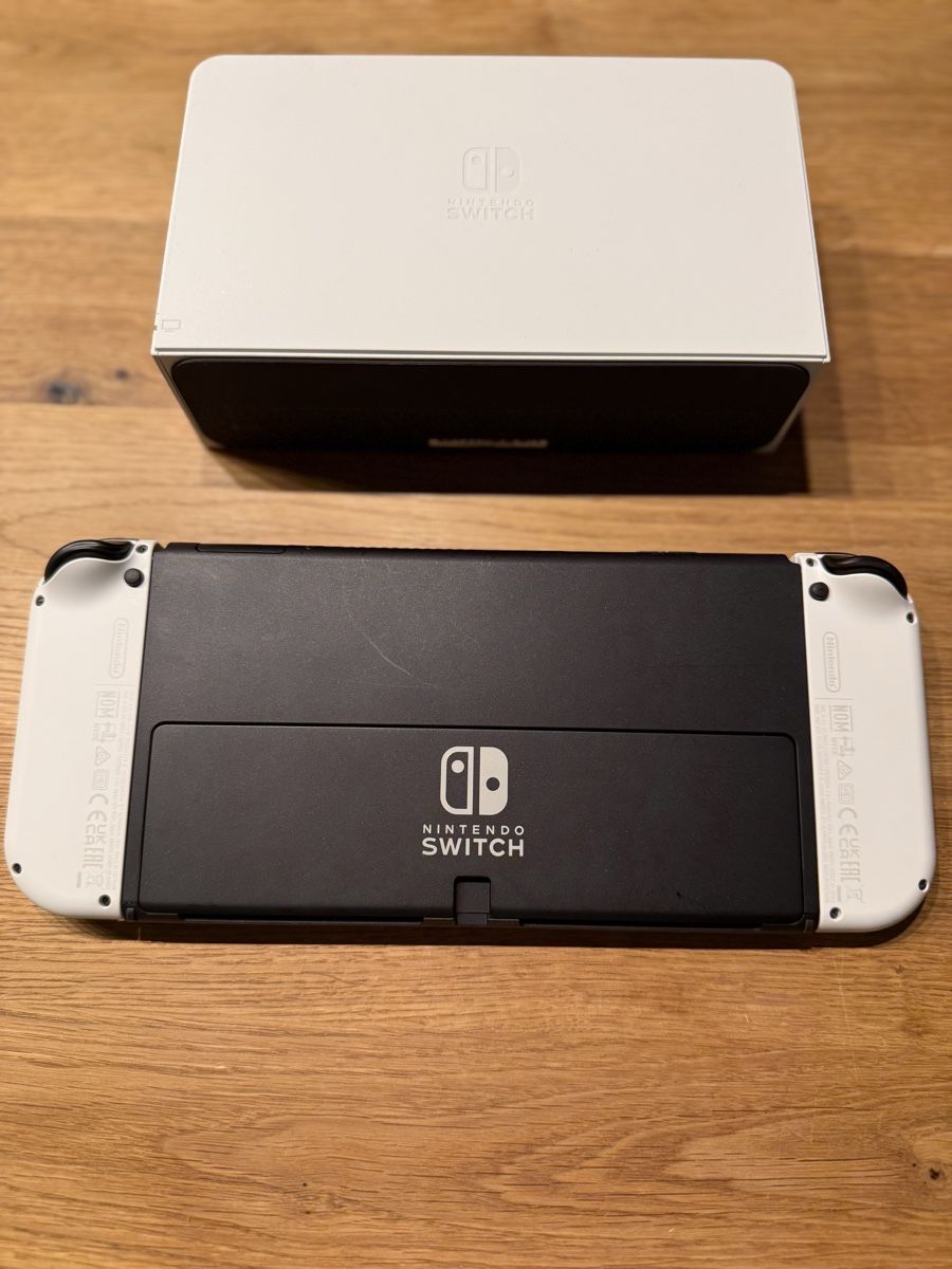 Nintendo Console: Nintendo Switch OLED + Grip + Docking Station, top! – Nuovo (secondo la descrizione) da Widnau venduto da ced_yvh7 1