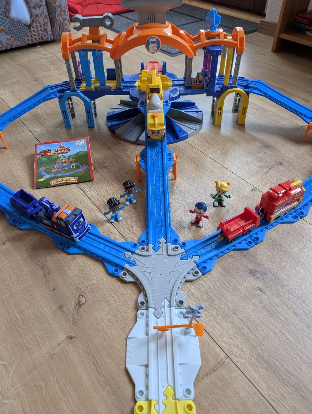 Giocattoli: Mighty Express Mission Station playset – Usato da Colombier NE venduto da Hanslepire