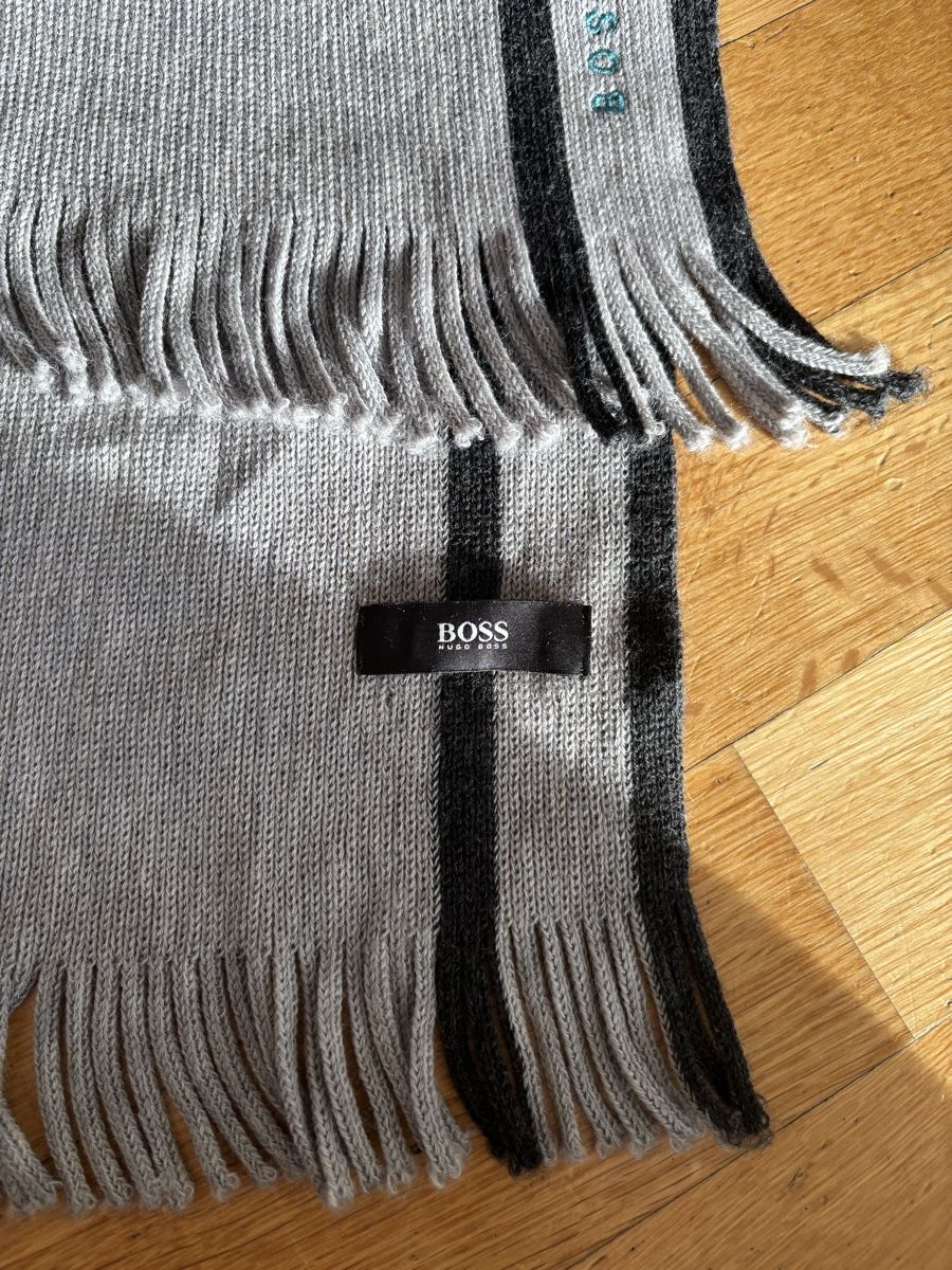 Hugo Boss Sciarpe: Hugo Boss Schal, grau, neuwertig – Nuovo (secondo la descrizione) da Aarburg venduto da gloeckgloeck 2