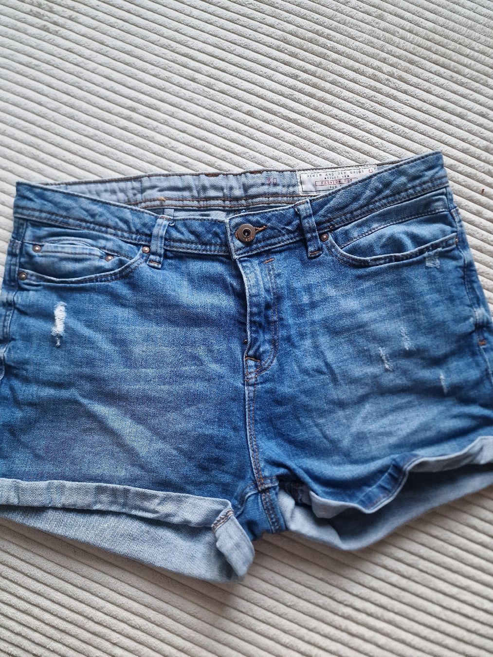 Esprit Jeans: edc Jeans Shorts blau  – Usato da Winterthur venduto da Winti1993 2
