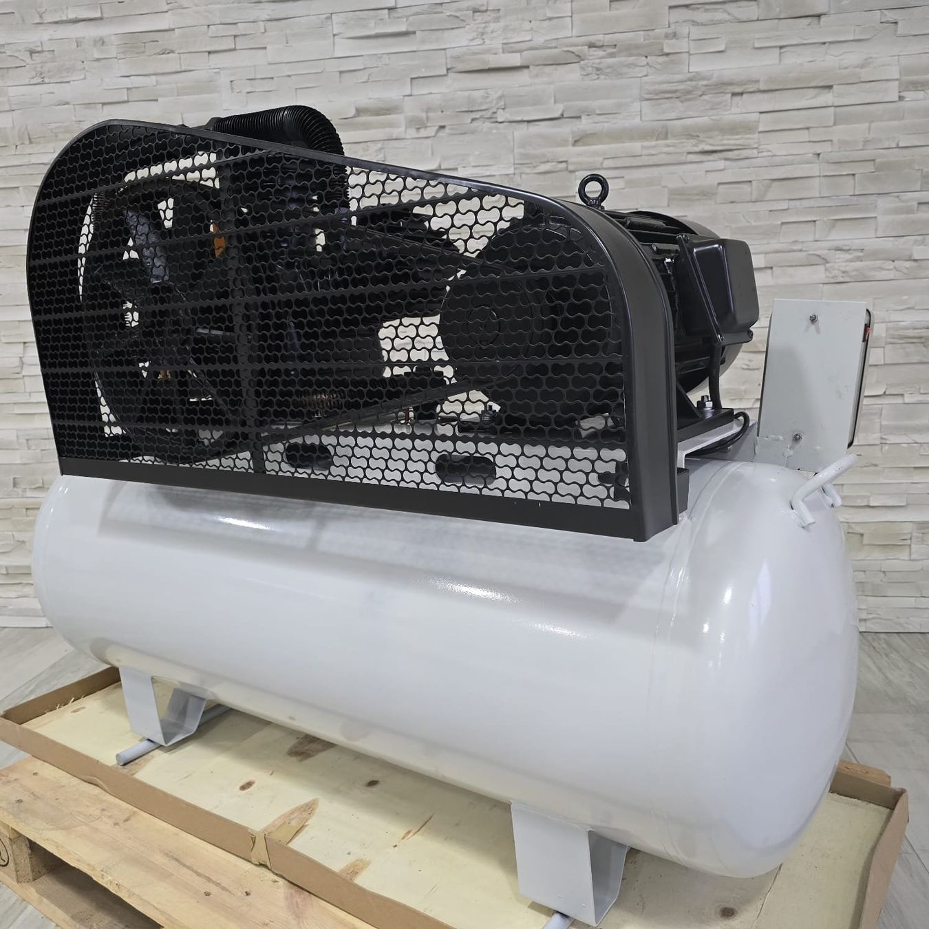 Kompressoren: Druckluft Kompressor 200 Liter - 7.500W Druckluftkompressor – Neu (gemäss Beschreibung) aus Baar von Werkzeugzentrum 3