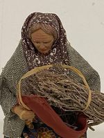 Santon femme aux fagots