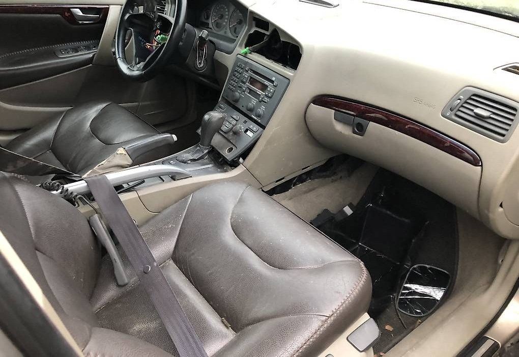 Volvo Automobili: Volvo V70 XC 2.4 T AWD – Difettoso da Horgen venduto da Mr.Murphy 4