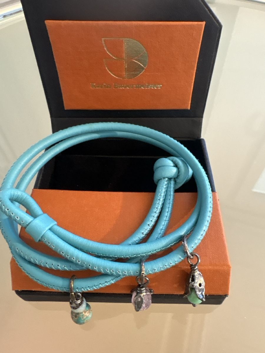 Armbänder & -reifen: Armband Leder mit Silberanhängern – Neu und originalverpackt aus Oetwil am See von Aldox108 1