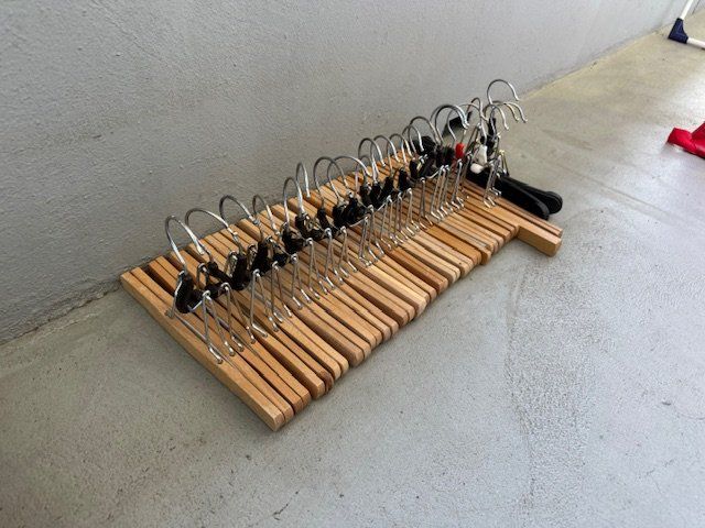 Sonstiger Schmuck: 18 Hosenklemmbügel – Gebraucht aus Biberstein von Lou13lou 2