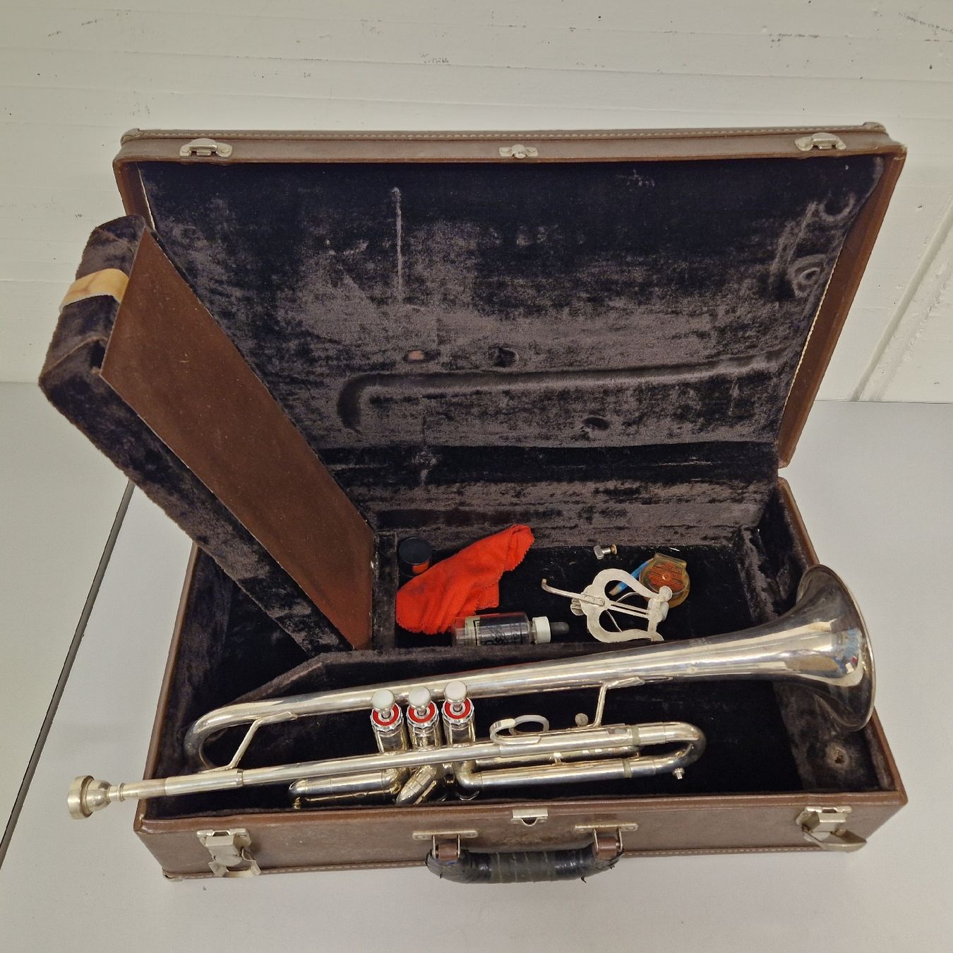 Strumenti musicali: Getzen Eterna Trompete Bb Silber mit Gebrauchsspuren – Usato da Bern venduto da latrouvaillebern 6