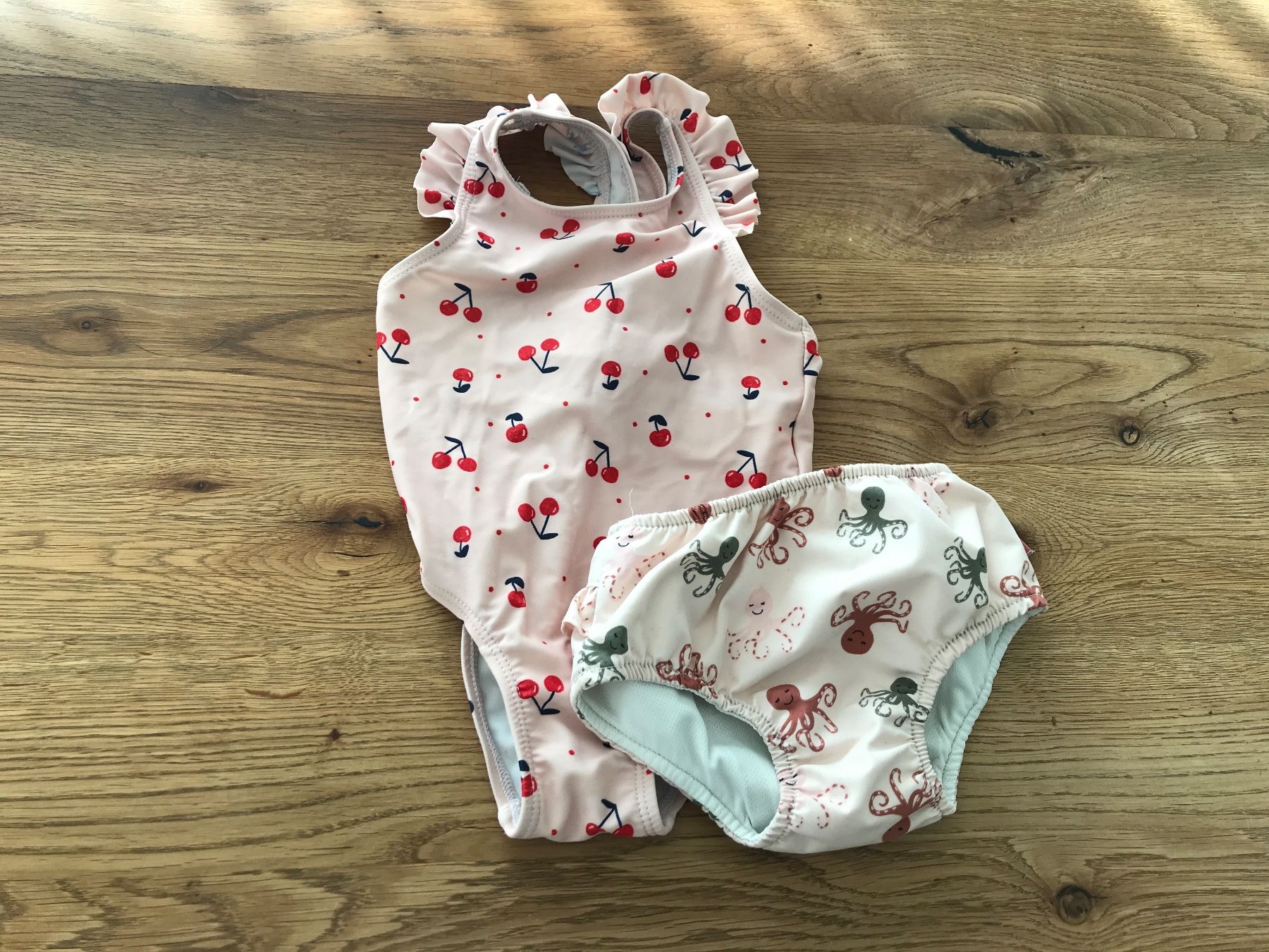 Badekleider & Bikinis: Badehose Grösse 62/68 und Grösse 80 – Gebraucht aus Wollerau von Oriole83