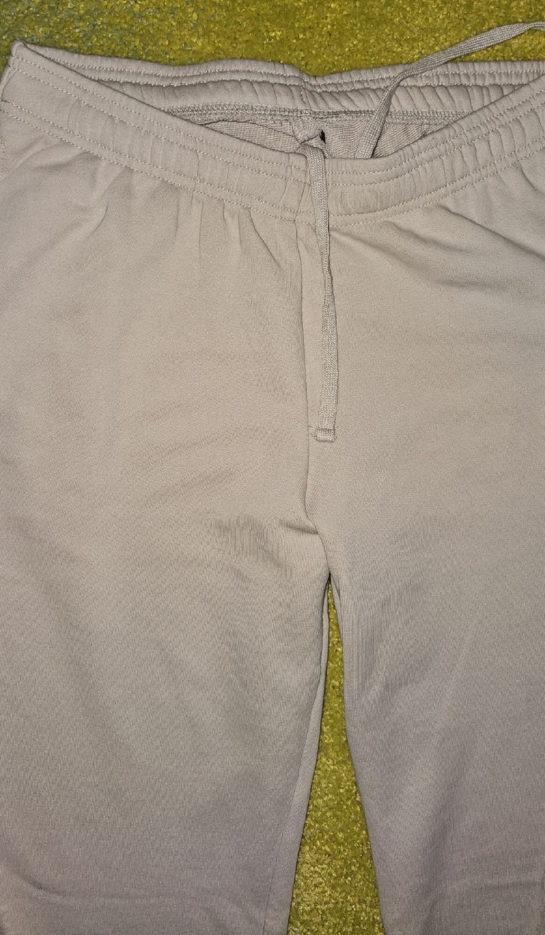 Pantaloni: Trendige Schlag- Stoff- Trainerhose, hellbeige, Grösse M/38 – Usato da Horgen venduto da ste_sy7h 1