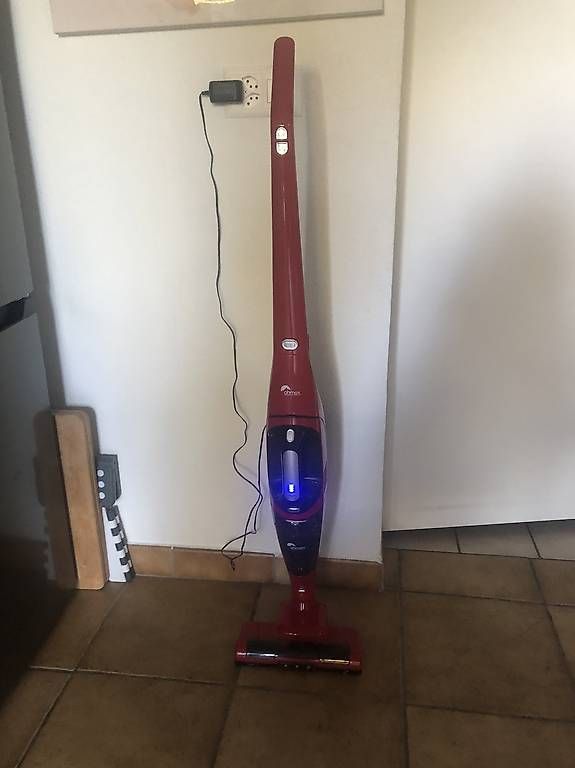 Aspirapolveri & Accessori: Aspirateur balai d'appoint Ohmex  – Usato da Le Vaud venduto da mla_88hm
