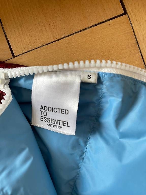 Essentiel Antwerp Giacche: Oversize Winterjacke von Essentiel Antwerp, Gr. S – Usato da Zürich venduto da Medulla 4