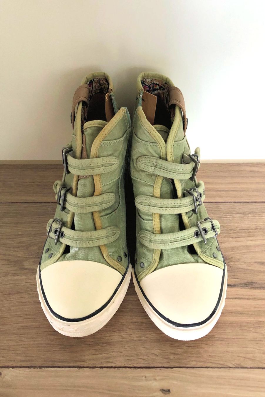 Mustang Scarpe da donna: Hochhackige Sneaker, praktisch Neu – Usato da Rüti ZH venduto da Jasna89