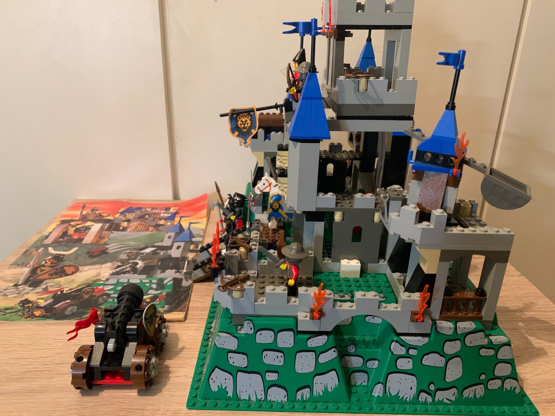 Lego Kit di costruzioni: LEGO Ritter 6098 King Leo's Castle – Usato da Basel venduto da Don-Angel 1