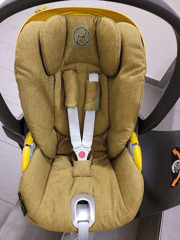 Cybex Seggiolini per auto: Cybex Cloud Z i-Size Plus, inkl. Base Z – Usato da Hochfelden venduto da designer_jk 1