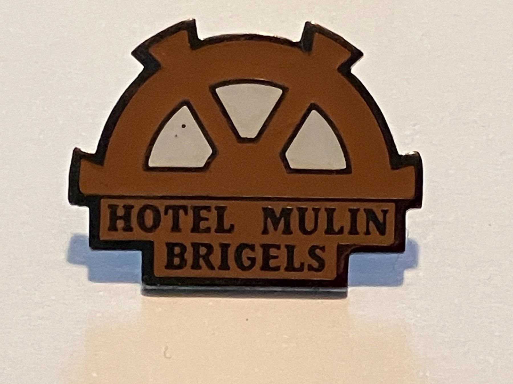 Placchette & Badge: 1 Pin Hotel Mulin Brigels – Usato da Basel venduto da djwwpp
